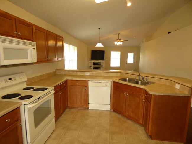 Building Photo - Great 4 Bedroom in Pensacola