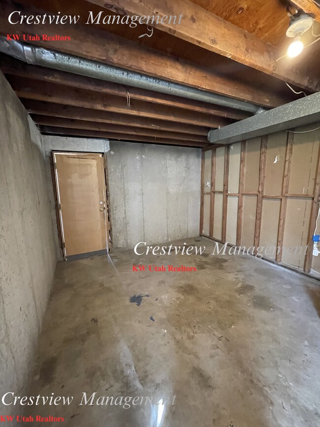 Building Photo - Spacious Home in Magna – Convenient Location! 1st month's rent free!
