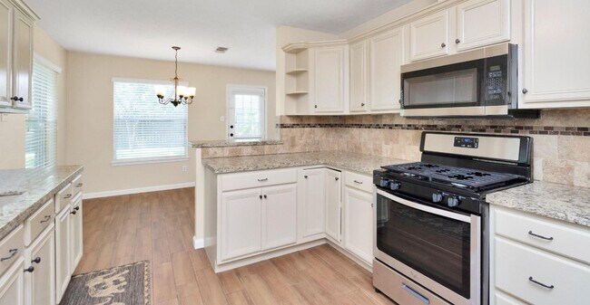 Building Photo - 1622 Manor Dr