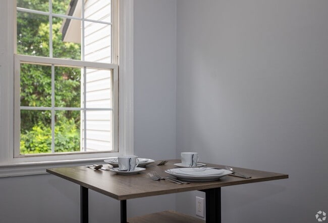 Interior Photo - Dalecrest Place