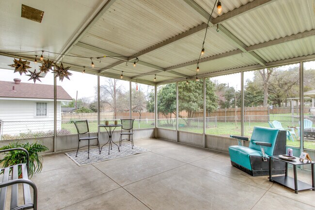 Building Photo - 502 Downshire Dr