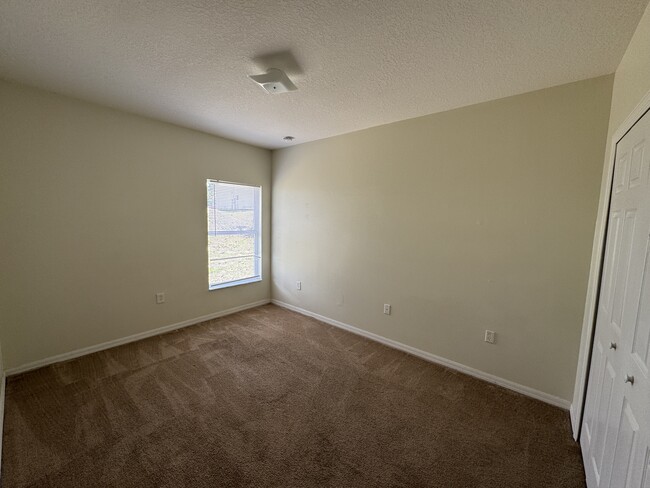 Building Photo - 902 Fraser Dr