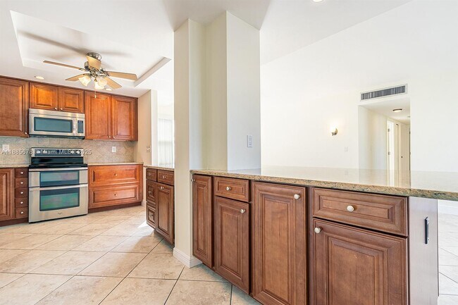Building Photo - 121 Golden Isles Dr