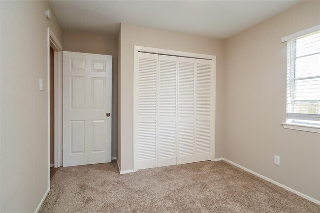 Building Photo - 10307 Rancho Bernardo Ln
