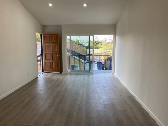 Building Photo - 3461 Perlita Ave