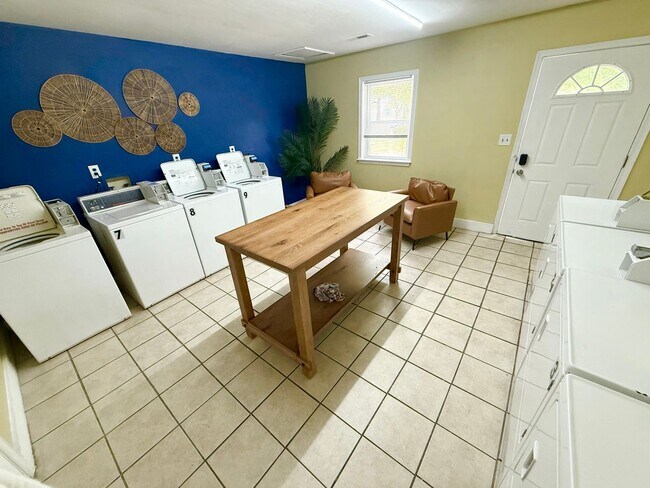 Building Photo - Meridian Apartments Your Gateway to Everything in Hampton Roads