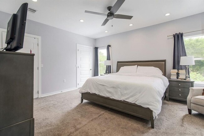 Building Photo - 2109 Maxwell Ln