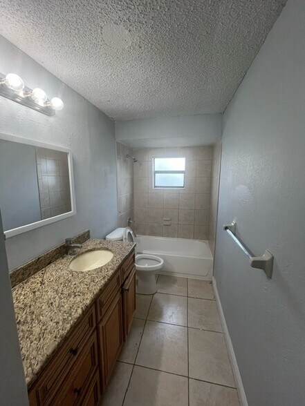 Building Photo - 6910 N 22nd St