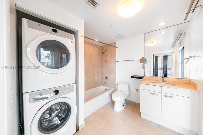 Building Photo - 7700 Collins Ave