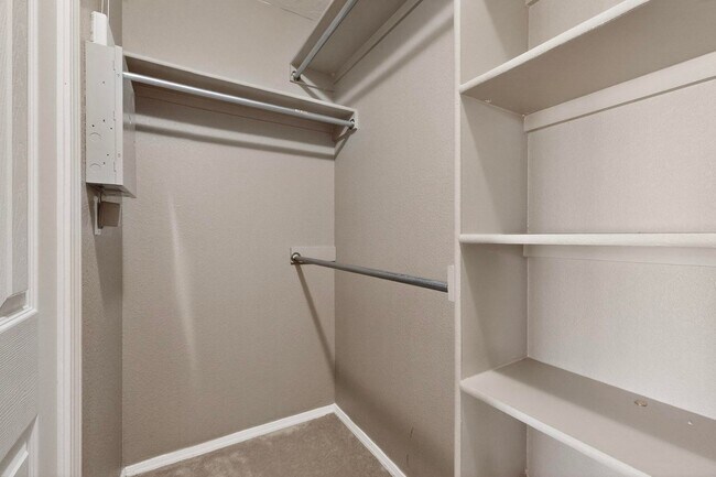 Building Photo - West Side 2/story 3 Bedroom 2.5 Bath 1605/sf 2/CG