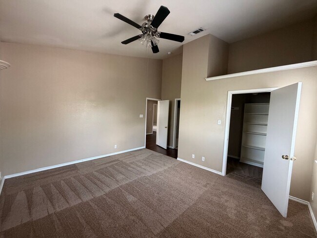 Building Photo - 910 Keith Ln