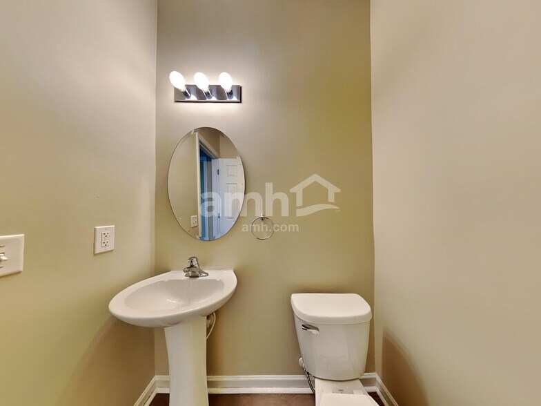 Building Photo - 350 Iveson Rd