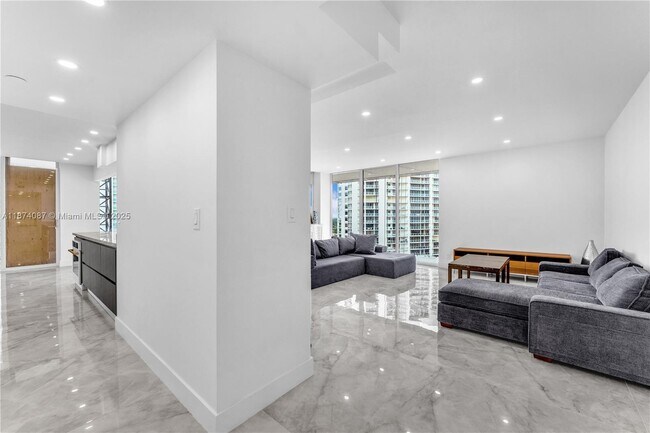 Building Photo - 19355 Turnberry Way