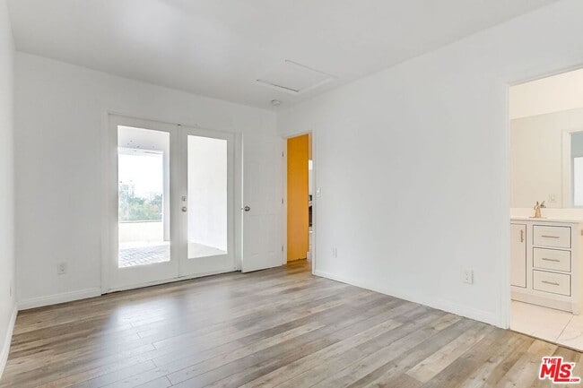 Building Photo - 288 S Coronado St