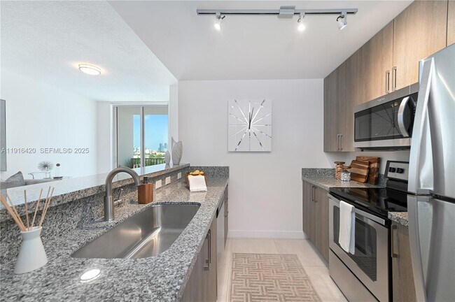 Building Photo - 514 SW 22nd Ave