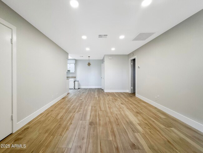 Building Photo - 97 N Cooper Rd