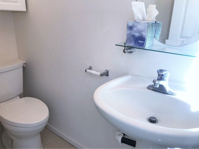 Building Photo - Spacious Home with Convenient Location