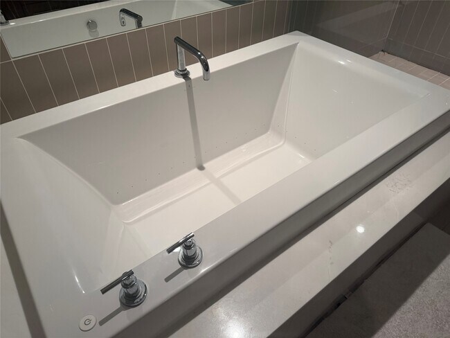 Building Photo - 1600 Post Oak Blvd