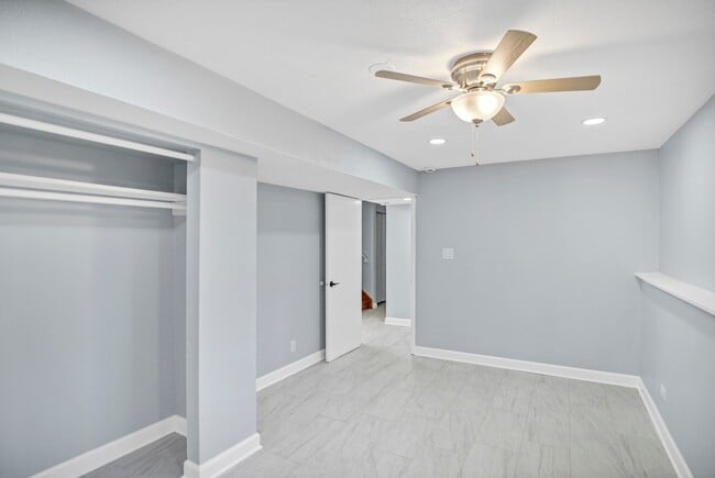 Building Photo - 7031 Glenwood Ln