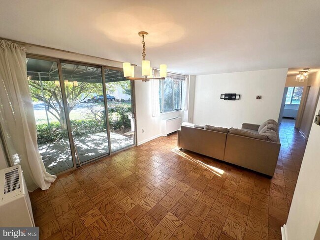 Building Photo - 6621 Wakefield Dr