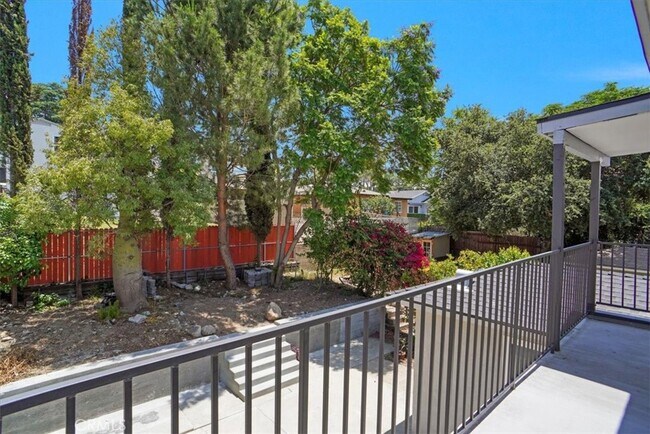 Building Photo - 10324 Silverton Ave