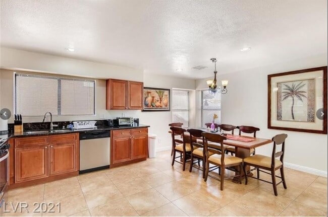 Building Photo - 8129 Spur Ct