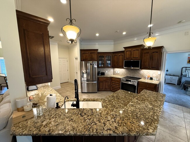 Building Photo - Spacious 4 bed 3 bath Home in Grove Point!
