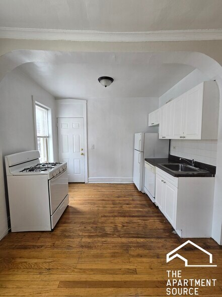 Building Photo - 2948 W Belle Plaine Ave