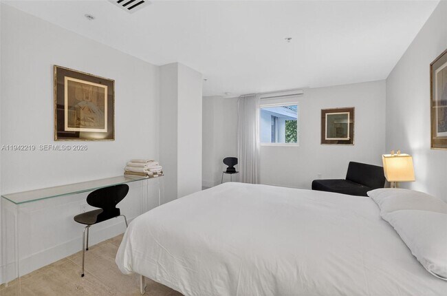 Building Photo - 92 SW 3rd St