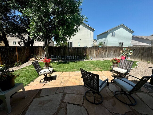 Building Photo - Cozy 3 Bedroom home close to Powers Blvd