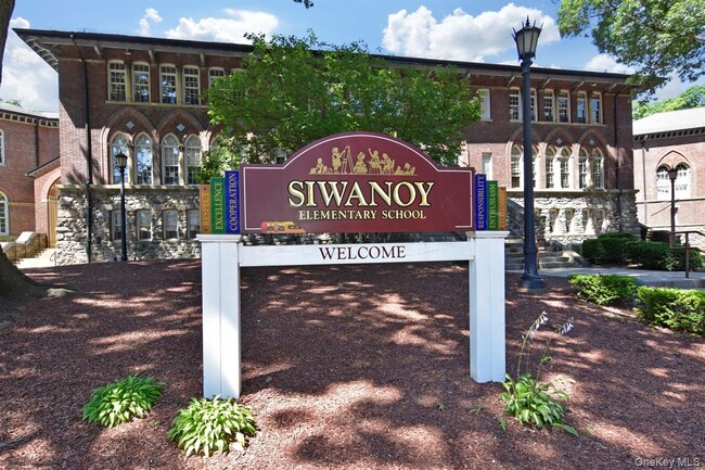 Building Photo - 506 Siwanoy Pl