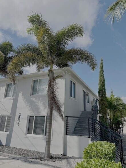 Building Photo - 3805 S Olive Ave