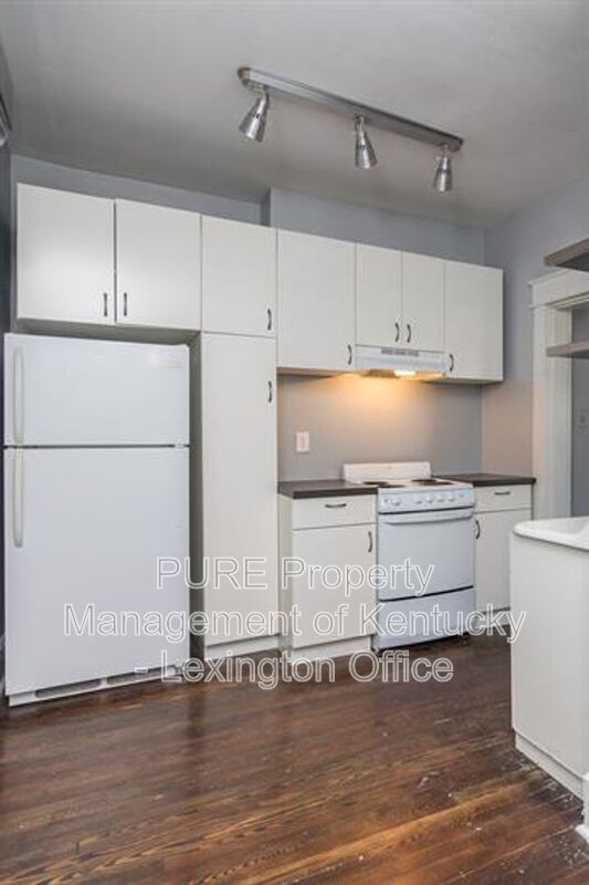 Building Photo - 262 Kalmia Ave