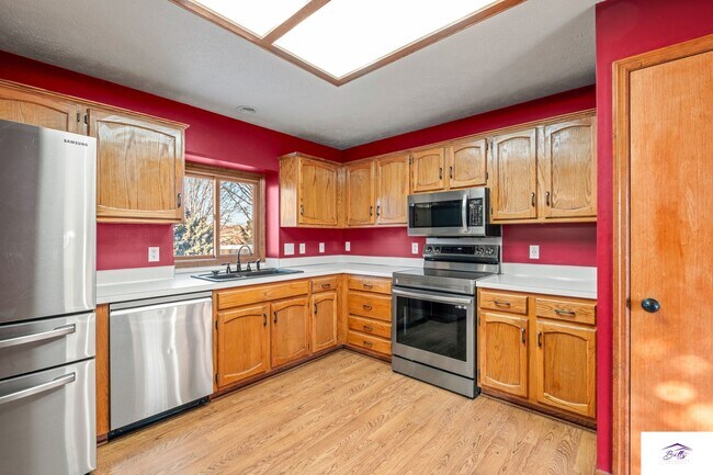 Building Photo - WELCOME HOME!