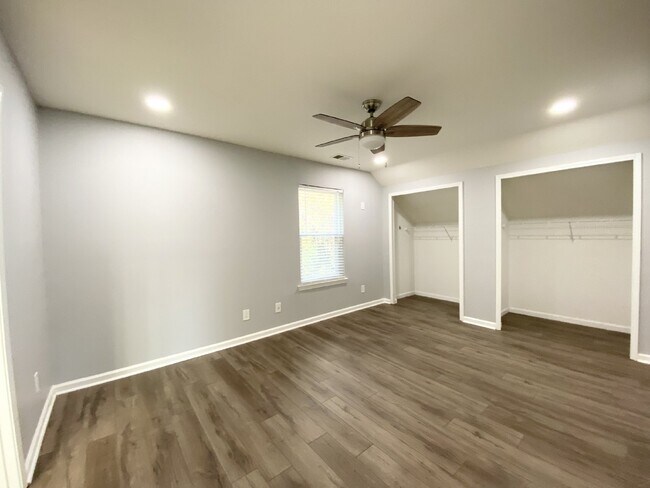 Building Photo - Four Bedroom Home Available in Edgefield!