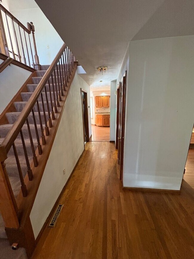 Building Photo - 3 Bedroom / 3.5 Bath House in Peoria