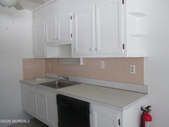 Building Photo - 306C W Malvern Ct