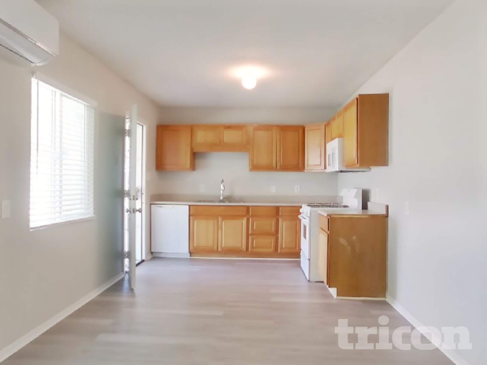 Building Photo - 3290 Conejo Dr