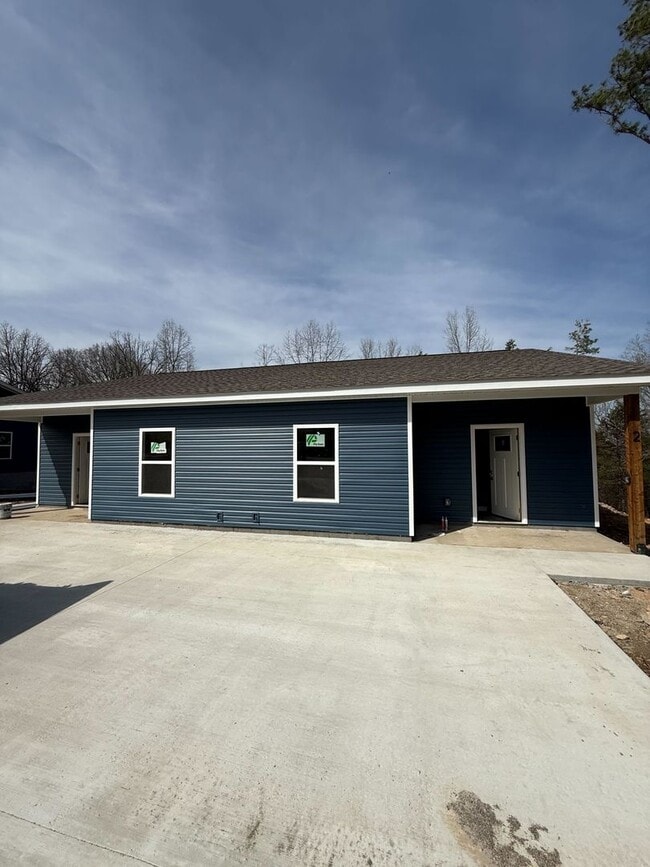 Building Photo - 188 Summit