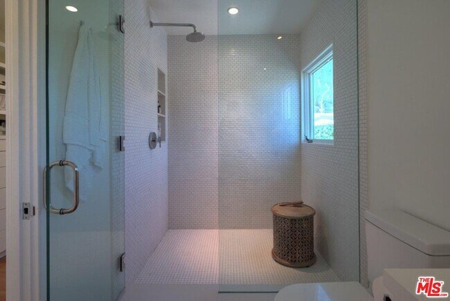 Building Photo - 2439 Carman Crest Dr