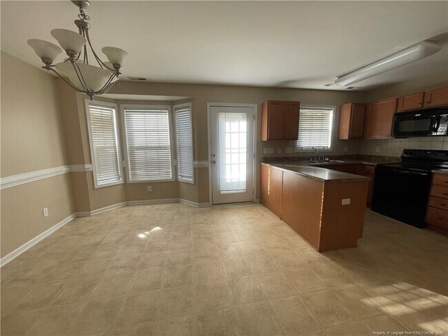 Building Photo - 1932 Lioncoward Dr