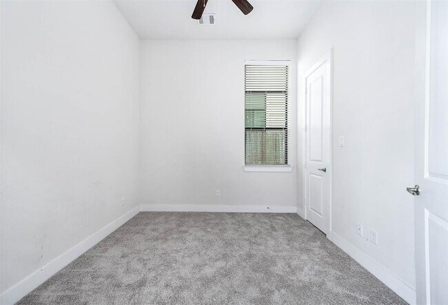 Building Photo - 24 N Hutcheson St