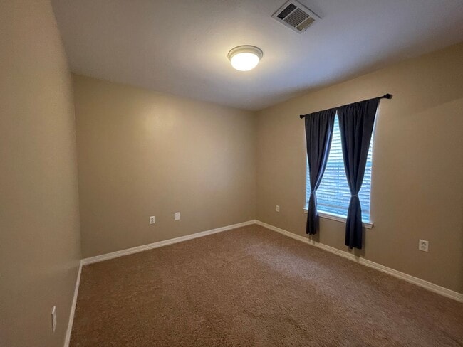 Building Photo - 3 Bedroom House Near Shenandoah