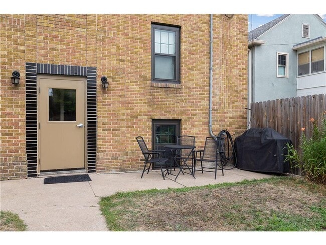 Building Photo - 3815 Glendale Terrace