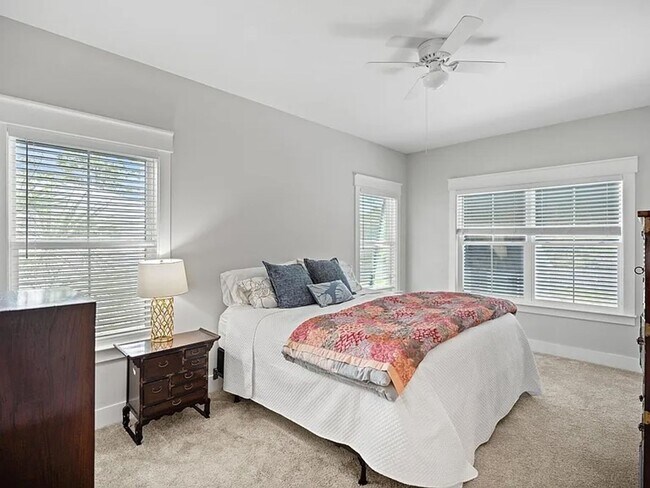 Building Photo - Gorgeous newer 2-Story, 4 bedroom Home in ...