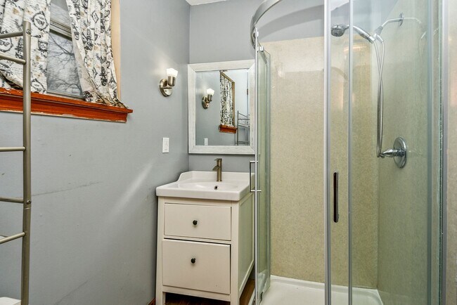 Building Photo - 3 Bed, 2 Bath Home for Rent Near Tom Watkins Park