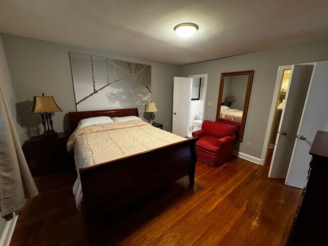 Building Photo - Spacious Furnished 4BR Home with Prime Location Near Marymount and Metro