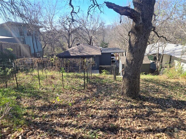 Building Photo - 1307 Deloney St