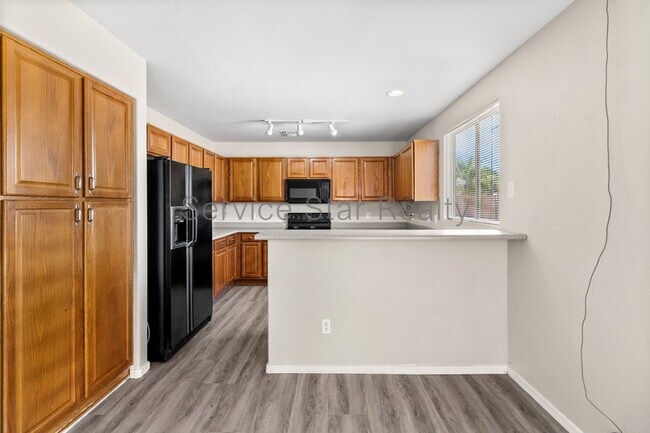 Building Photo - 12106 N 130th Dr