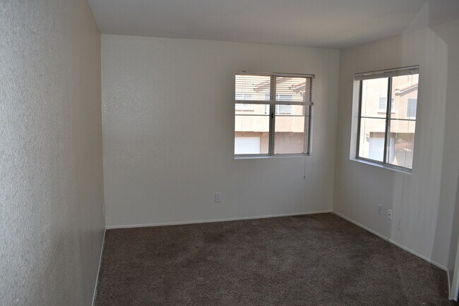 Building Photo - 2 Story 3 Bedroom 2.5 Bath Townhome with A...
